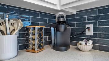 House, Multiple Beds (Milo's Beach Bungalow) | Interior