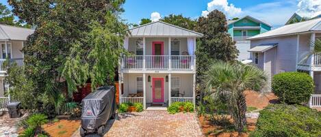 Nhà, nhiều giường (Milo's Beach Bungalow) | Ngoại thất