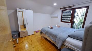 5 bedrooms, WiFi, bed sheets