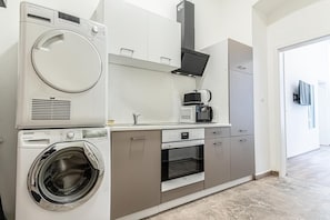 Microwave, oven, stovetop, coffee/tea maker