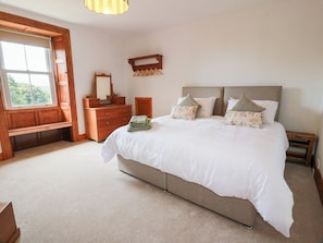 3 habitaciones, decoración personalizada y muebles diferentes 