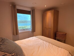 1 slaapkamer, een strijkplank/strijkijzer, gratis wifi, beddengoed