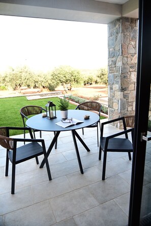 Outdoor dining - Aélia Stone House Neféli (Nies)