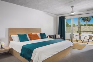 Quarto casal luxo, vista para a piscina | Cofres nos quartos, cortinas blackout, quartos à prova de som