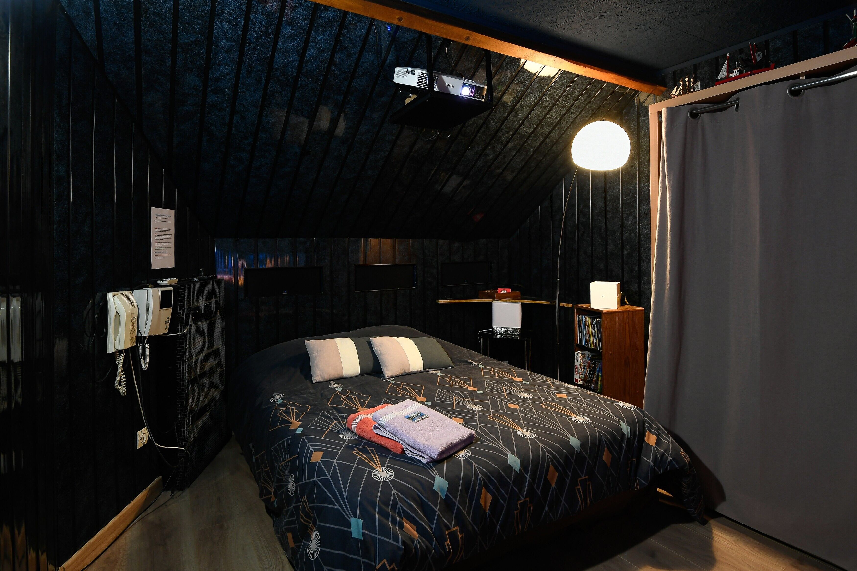 3 chambres, fer et planche à repasser, Wi-Fi, draps fournis