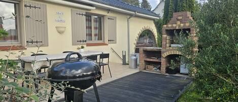 تناول الطعام بالخارج