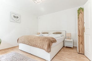 1 bedroom, WiFi, bed sheets
