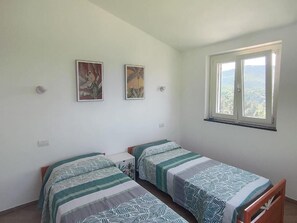 2 多间卧室、熨斗/熨衣板、床单
