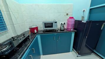 Réfrigérateur, micro-ondes, lave-vaisselle, bouilloire électrique