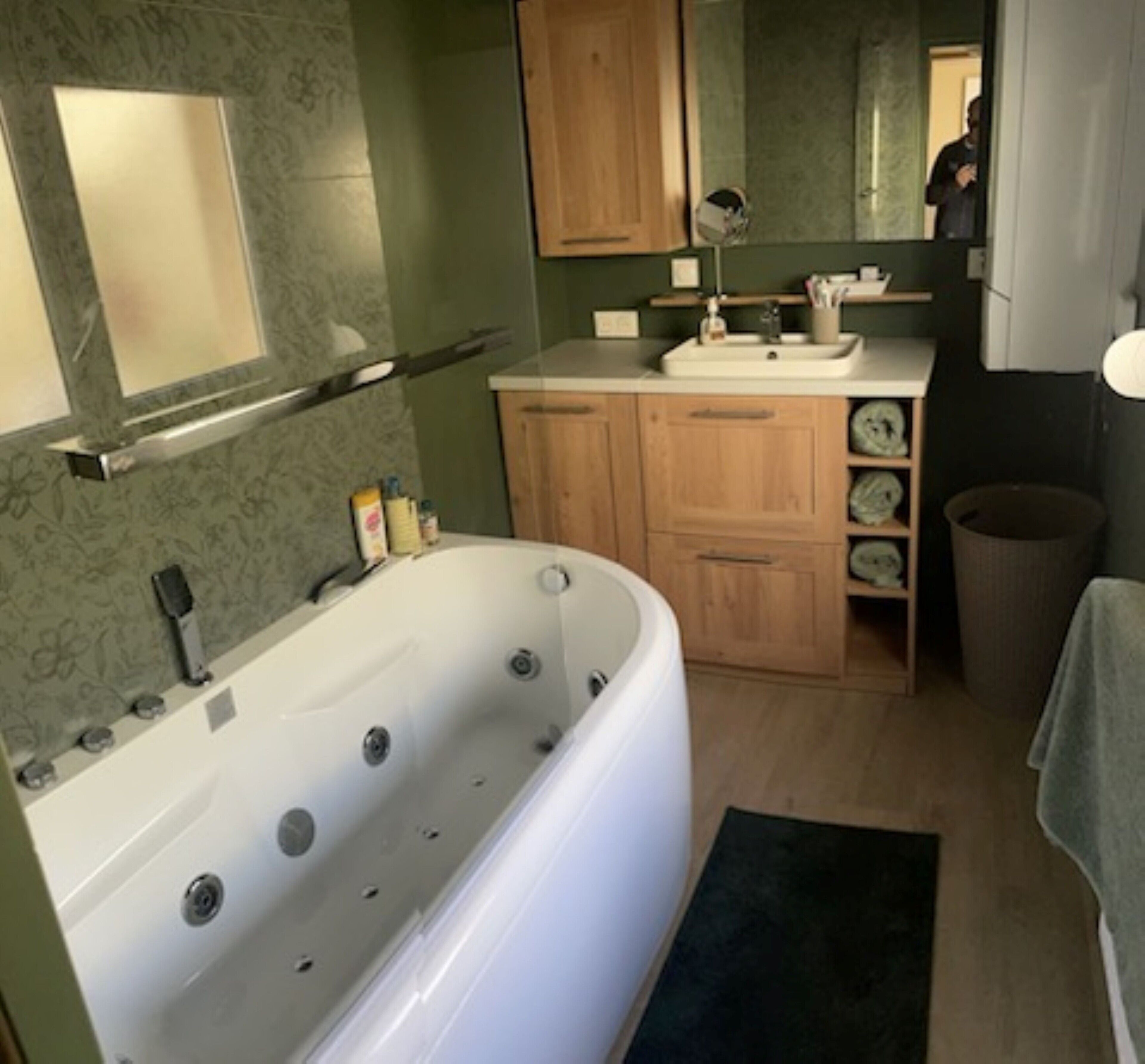 Bruser, hårtørrer, håndklæder