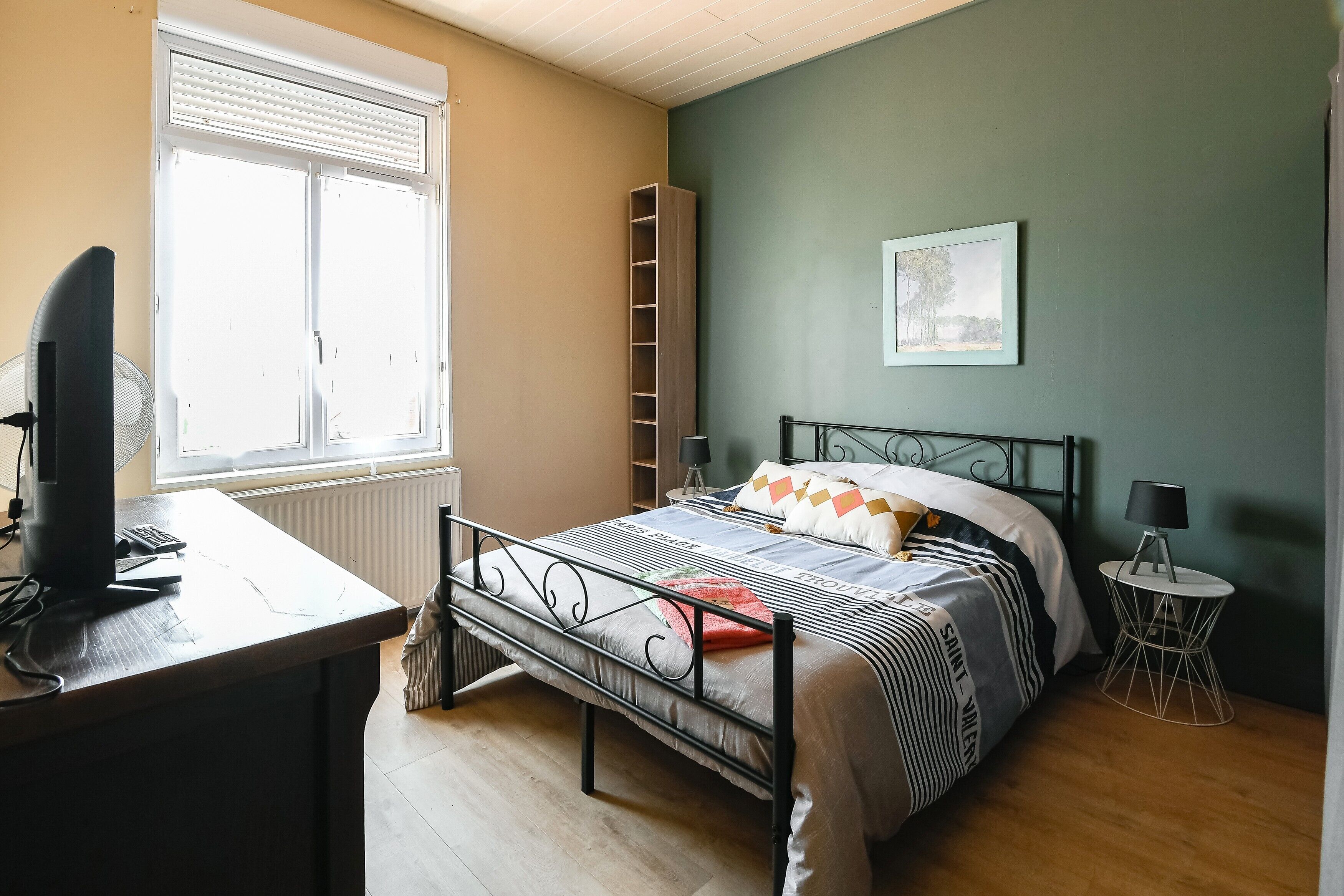 3 chambres, fer et planche à repasser, Wi-Fi, draps fournis