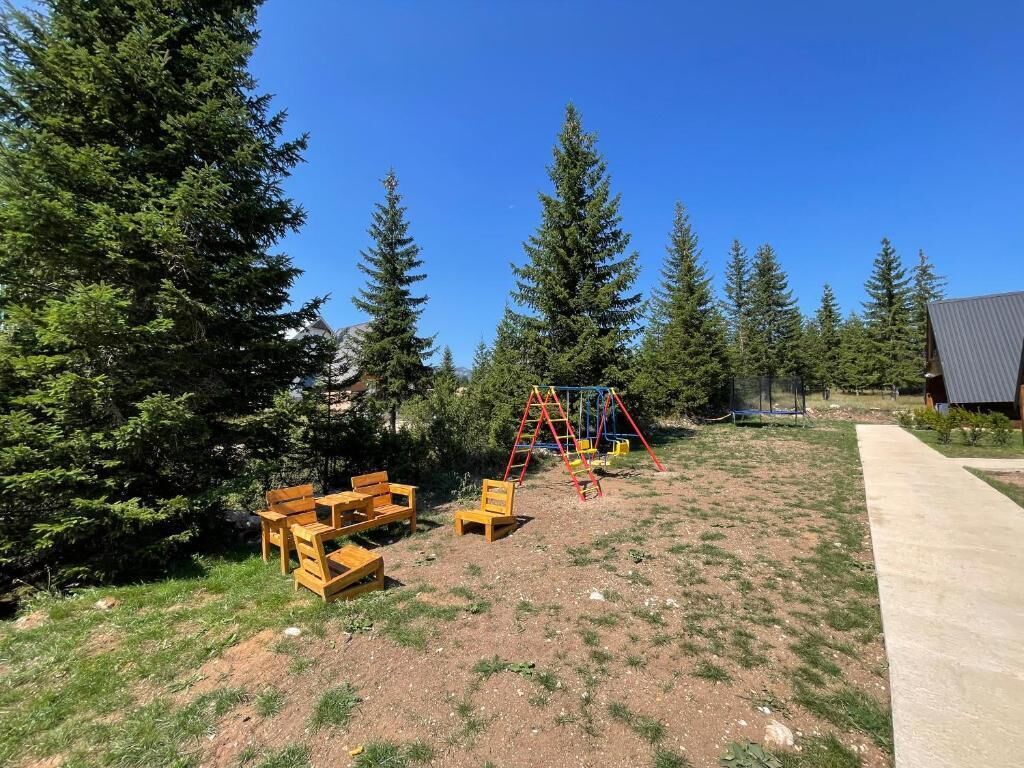 Children’s play area – outdoor