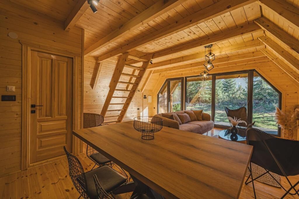 別墅, 陽台, 山景 | 起居區 | 42-吋平面電視，提供有線頻道