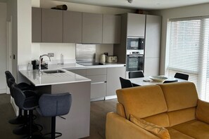 Living area - Luxury 2 Bed In Royal Arsenal, Family Ok, Balcony (London)