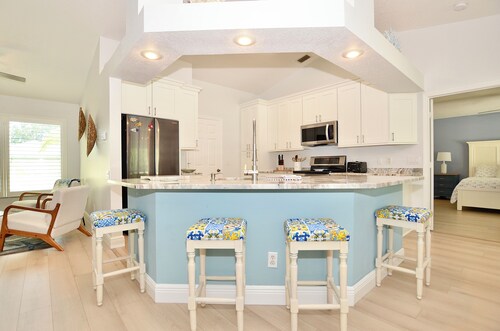 Seashell Escape- 3bdrom 2 bath Pool home with fully fenced in back yard.