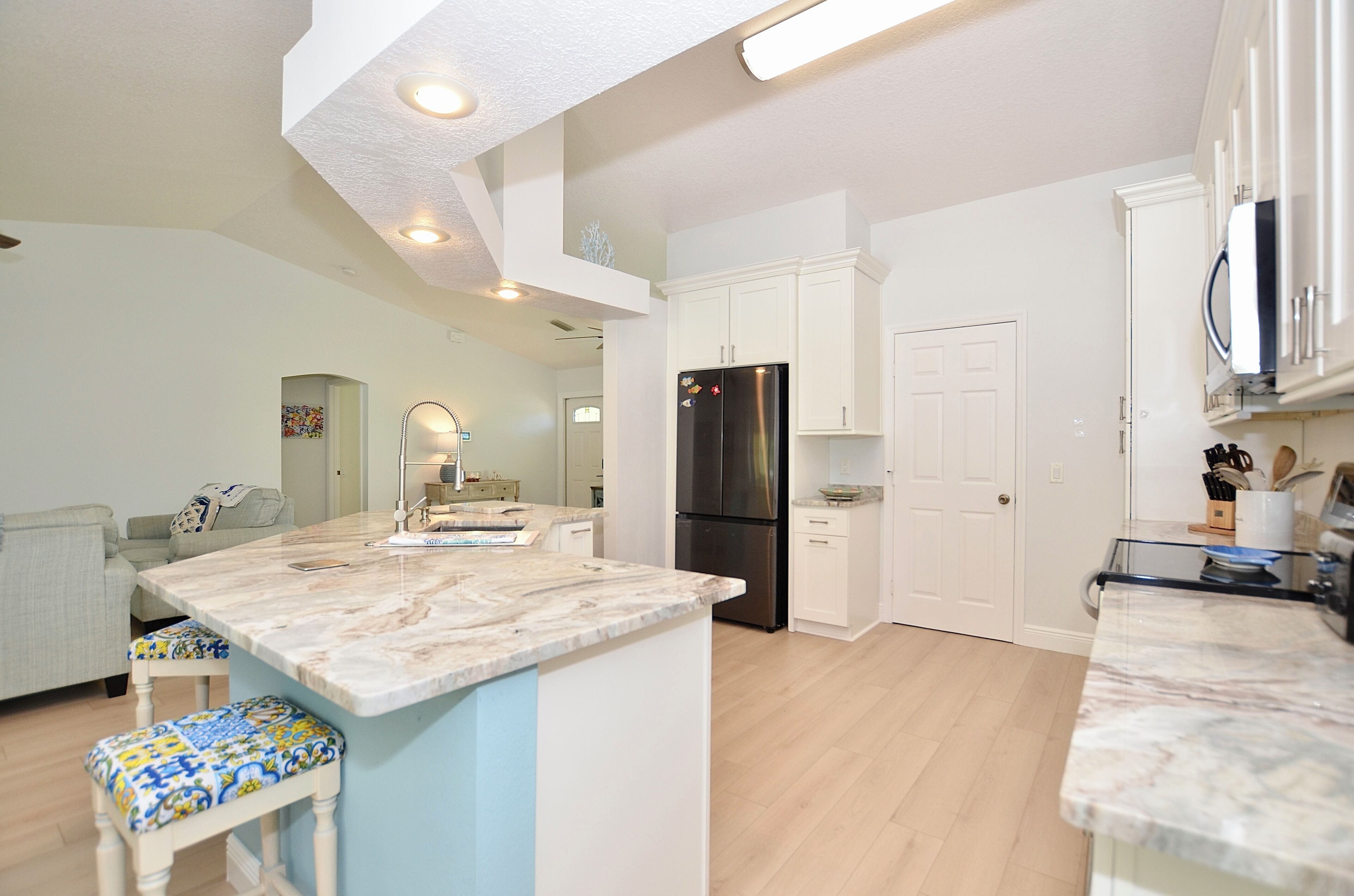 Micro-ondes, plaque de cuisson, lave-vaisselle