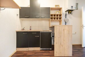 冷蔵庫、電子レンジ、コーヒー / ティーメーカー、電気ポット