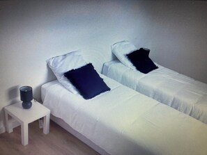 4 bedrooms, iron/ironing board