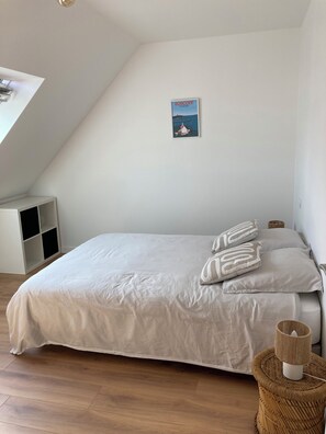 4 bedrooms, iron/ironing board