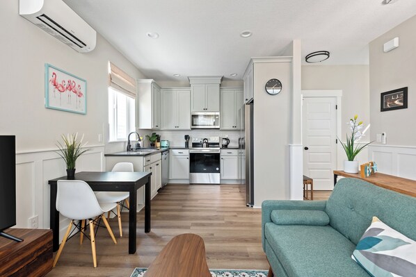 Smart TV, computer monitors