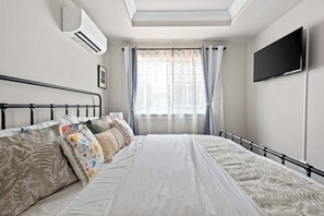 3 bedrooms, desk, iron/ironing board, free WiFi