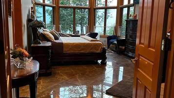 4 bedrooms, WiFi, bed sheets