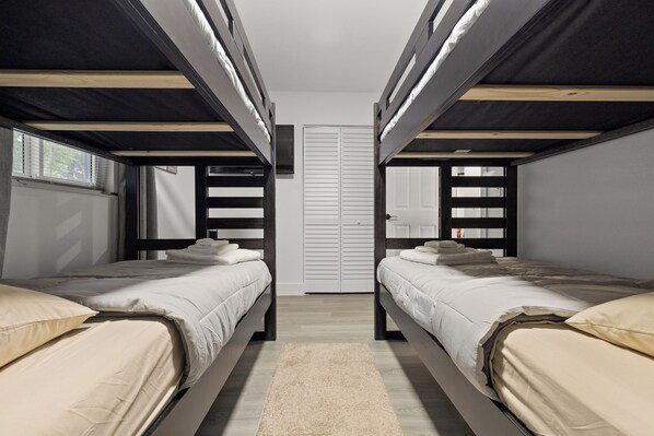 4 bedrooms, desk, iron/ironing board, WiFi