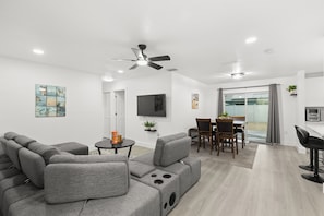 Smart TV, fireplace