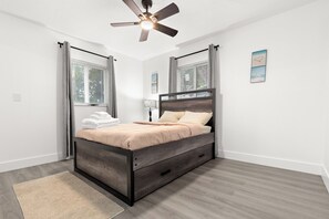 4 Schlafzimmer, Schreibtisch, Bügeleisen/Bügelbrett, WLAN