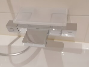 Shower, hair dryer - Holiday Home 'Les Lavoirs' with Mountain View (Crozes-Hermitage)