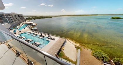 3BR 3BA Penthouse on Ambergris Caye, All Amenities, Gym, free kayaks, SUPs, more