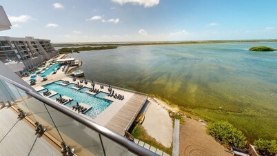 3BR 3BA Penthouse on Ambergris Caye, All Amenities, Gym, free kayaks, SUPs, more