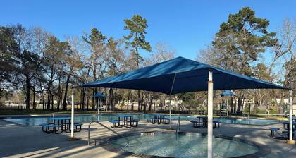 Modern 4BR Retreat • Family & Pet Friendly • Near Cypress, Tomball, Spring