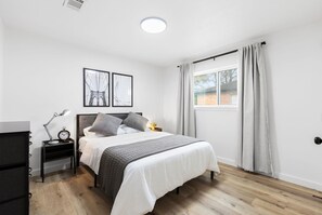 4 bedrooms, desk, iron/ironing board, free WiFi