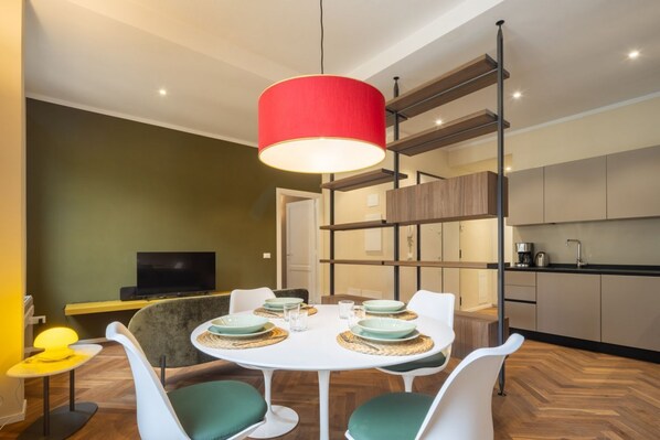 Dining - Luxury Bridge Apartment (Florence)