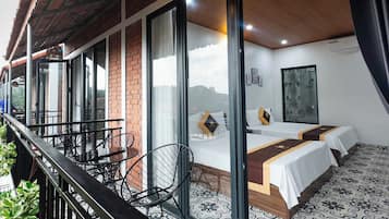 Family Room, 2 Queen Beds, Balcony