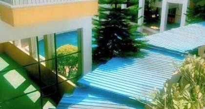 High quality long term stay with Jacuzzi access