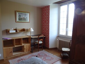 1 غرفة نوم ومكتب وواي فاي مجانًا وملاءات أسرّة