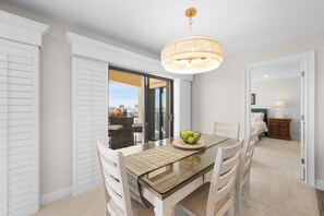 Condo, 1 King Bed with Sofa bed (Rare desirable unit located in Shipps) | Dining