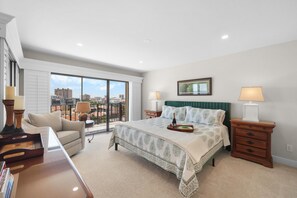 Condo, 1 King Bed with Sofa bed (Rare desirable unit located in Shipps) | 2 bedrooms