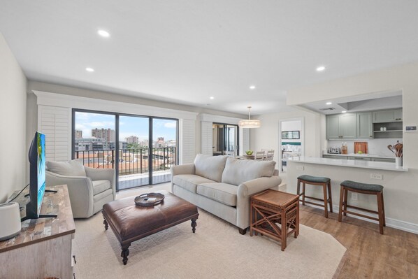 Condo, 1 King Bed with Sofa bed (Rare desirable unit located in Shipps) | Living area