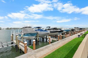 Condo, 1 King Bed with Sofa bed (Rare desirable unit located in Shipps) | Marina