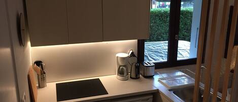 Réfrigérateur, micro-ondes, four, lave-vaisselle