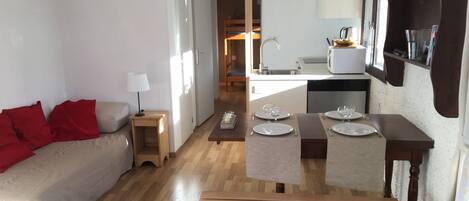 1 غرفة نوم ومكواة/لوح كي