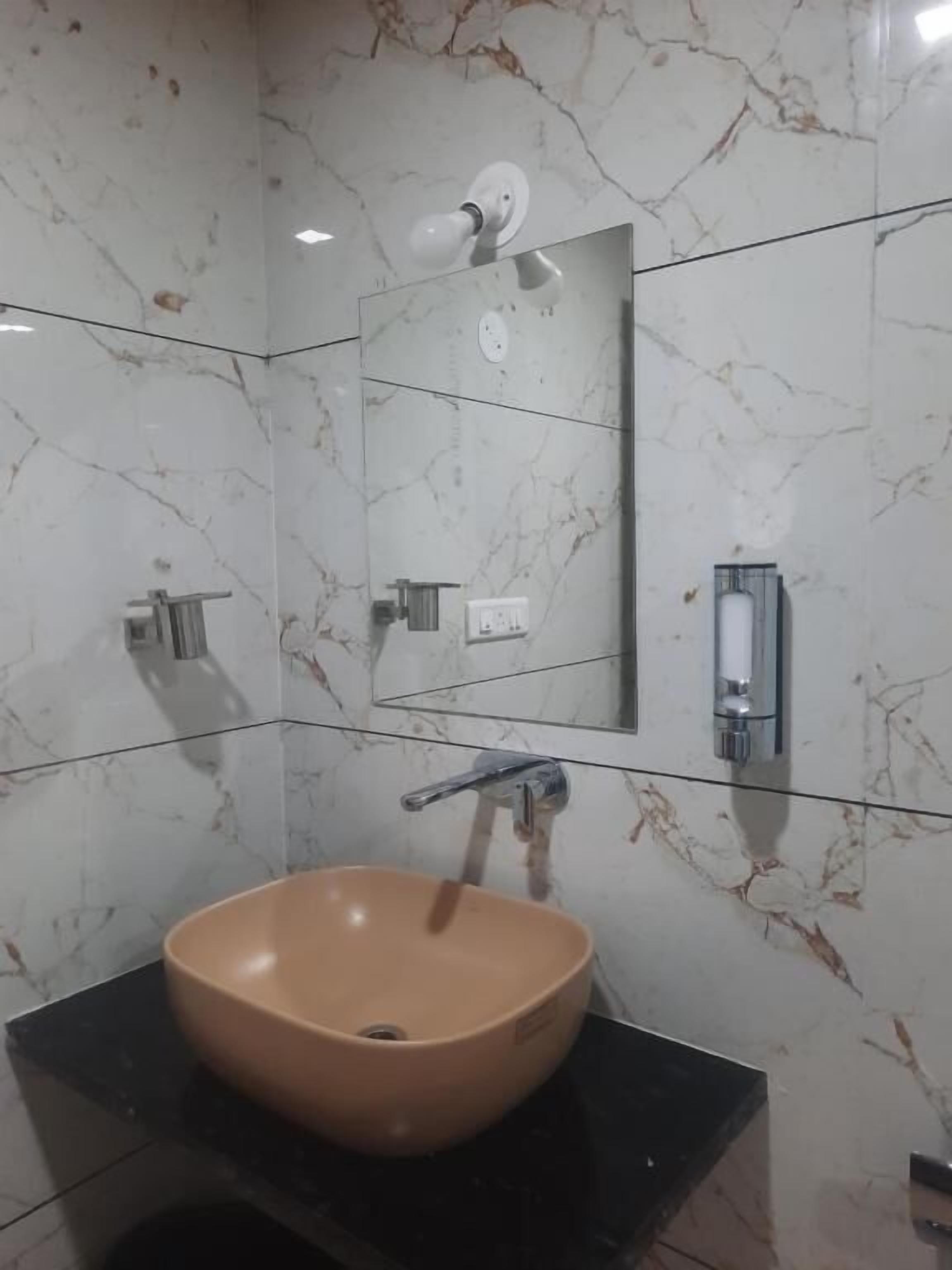 Shower, free toiletries, soap, shampoo