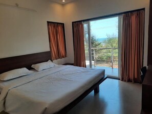 スタンダード ダブルルーム バルコニー | セーフティボックス (室内)、ノートパソコン用作業スペース、防音設備、アイロン / アイロン台