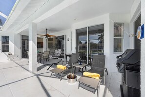 House, Multiple Beds (Seaside waterfront home with heated p) | Outdoor dining - Seaside Waterfront Home With Heated Pool and Dock (Marco Island)