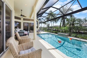 Maison, Plusieurs lits (Beachy waterfront home with heated po) | Piscine | Piscine chauffée