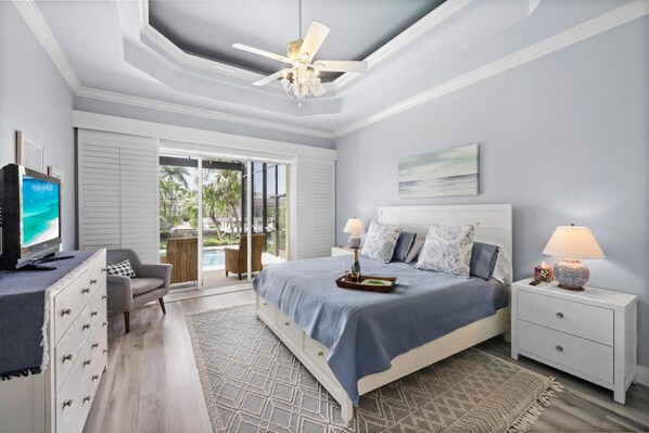 منزل - عدة أسرّة (Beachy waterfront home with heated po) | 4 عدّة غرف نوم