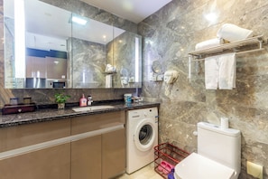 Superior Double Room, City View | Bathroom